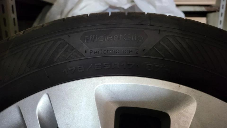 Vendo 4 cerchi completi di 4 gomme e 4 copricerchi Toyota Aygo X  - Immagine 4 di 4