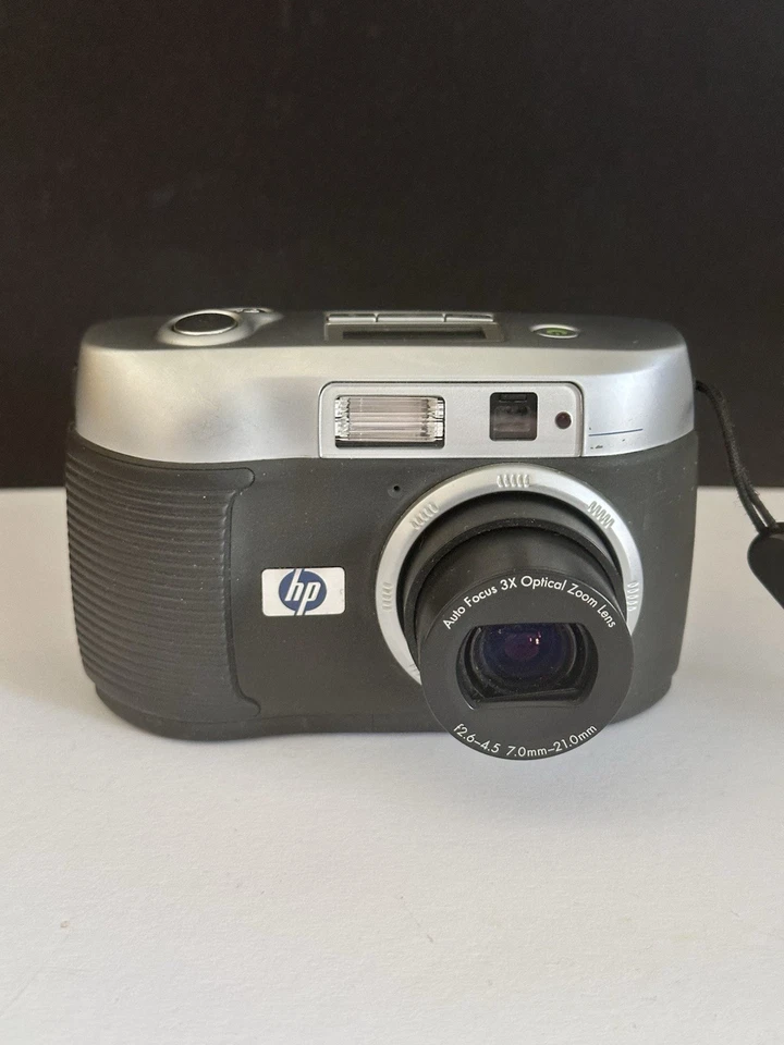 HP Q2164A VintageDigital Camera 3.3MP Auto Focus 3x Optical Zoom Lens  - Bild 3 von 4