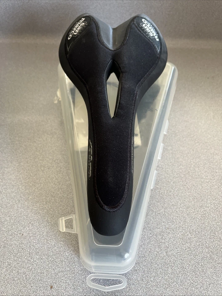 Sillín de bicicleta de fibra de carbono San Marco Selle Foto 4 de 4