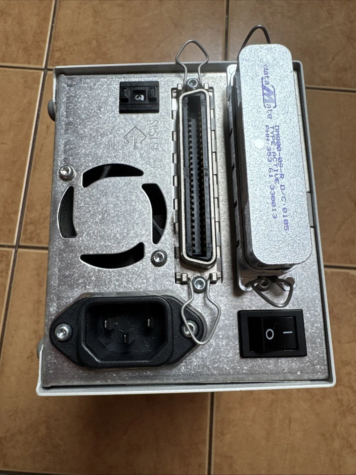 HP DDS3 DAT24 DDS-3 SCSI SureStore External Tape Drive C1556D C1556-60023 - Image 3 of 4