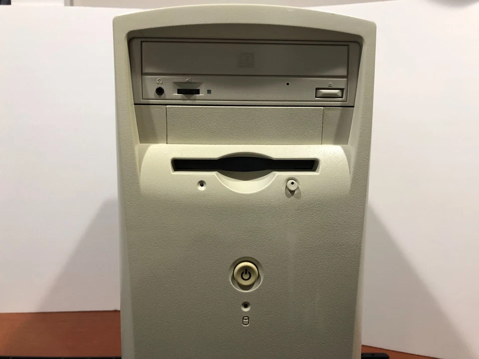 Vintage Dell Dimension L900CXE Win98 Retro Gaming/Industrial - Celeron, 512MB - Image 4 of 4