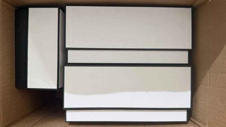 CONJUNTO DE BOLSA E CAIXA DE PRESENTE CHANEL AUTÊNTICA - Imagem 3 de 3