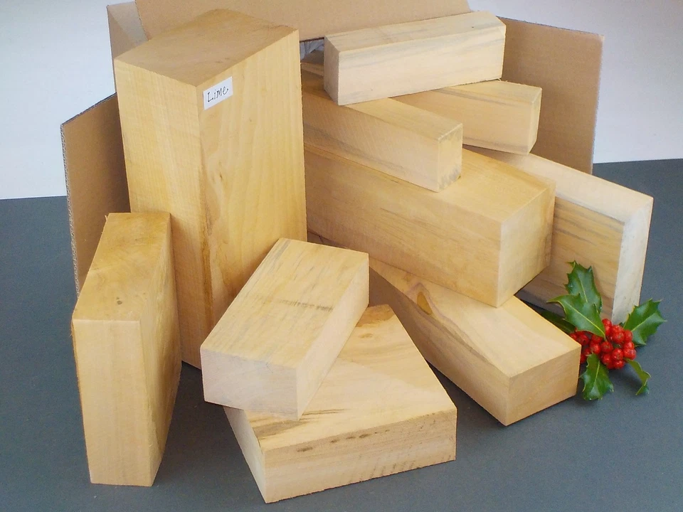 ENGLISH WOODS Cajas de regalo talladas en madera. Selección de cal y especies mixtas tamaños variados madera de lubina