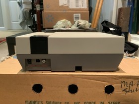 Original Nintendo System NES-001, w/ Cords, 1x Controller, Zapper, Game