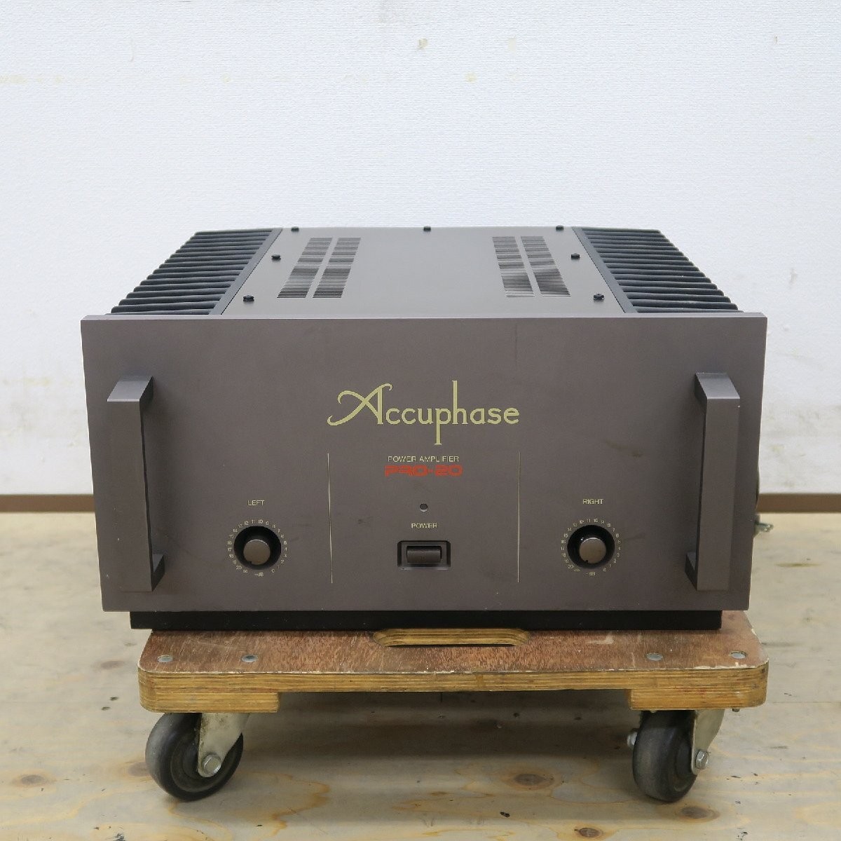 希少 Accuphase PRO‑20 パワーアンプ プロ用 ハイエンド 高級 Accuphase PRO-20 Professional Stereo Power Amplifier Excellent