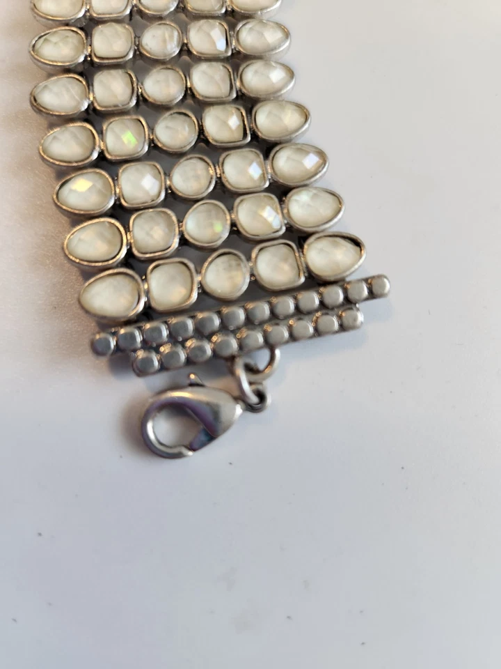 Pulsera Lucky Brand ancha llamativa blanca con cuentas plateadas 6-7" Foto 4 de 4