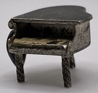 Vintage Sterling Silver Grand Piano Moveable Lid Enamel Keys Charm 1.8g 1/2 