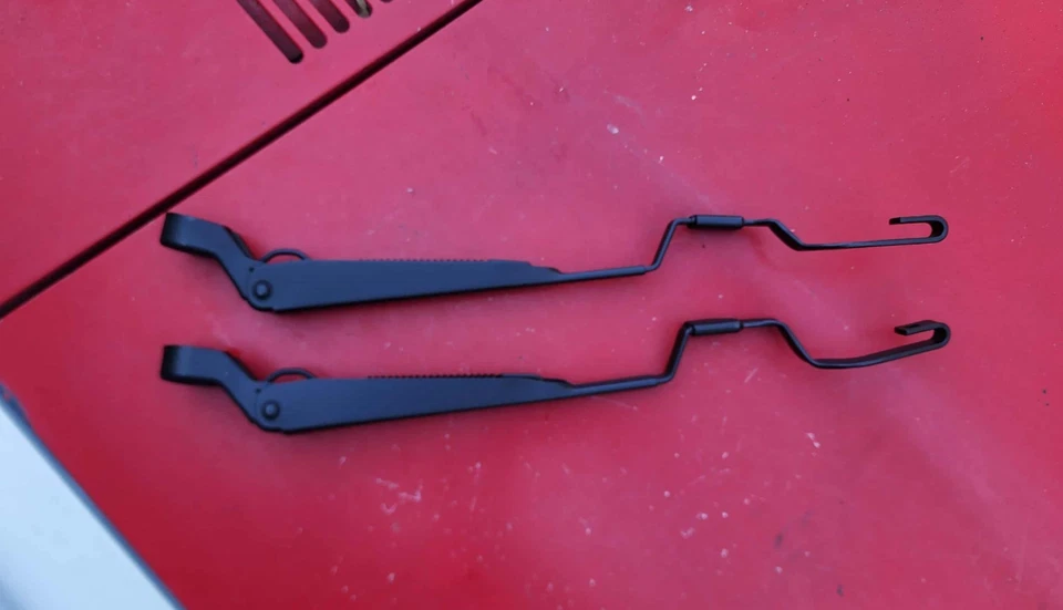 1996-2004 Nissan Pathfinder OEM Rear Hatch Glass Wiper Arm Used/Repainted (1) - Image 2 of 4