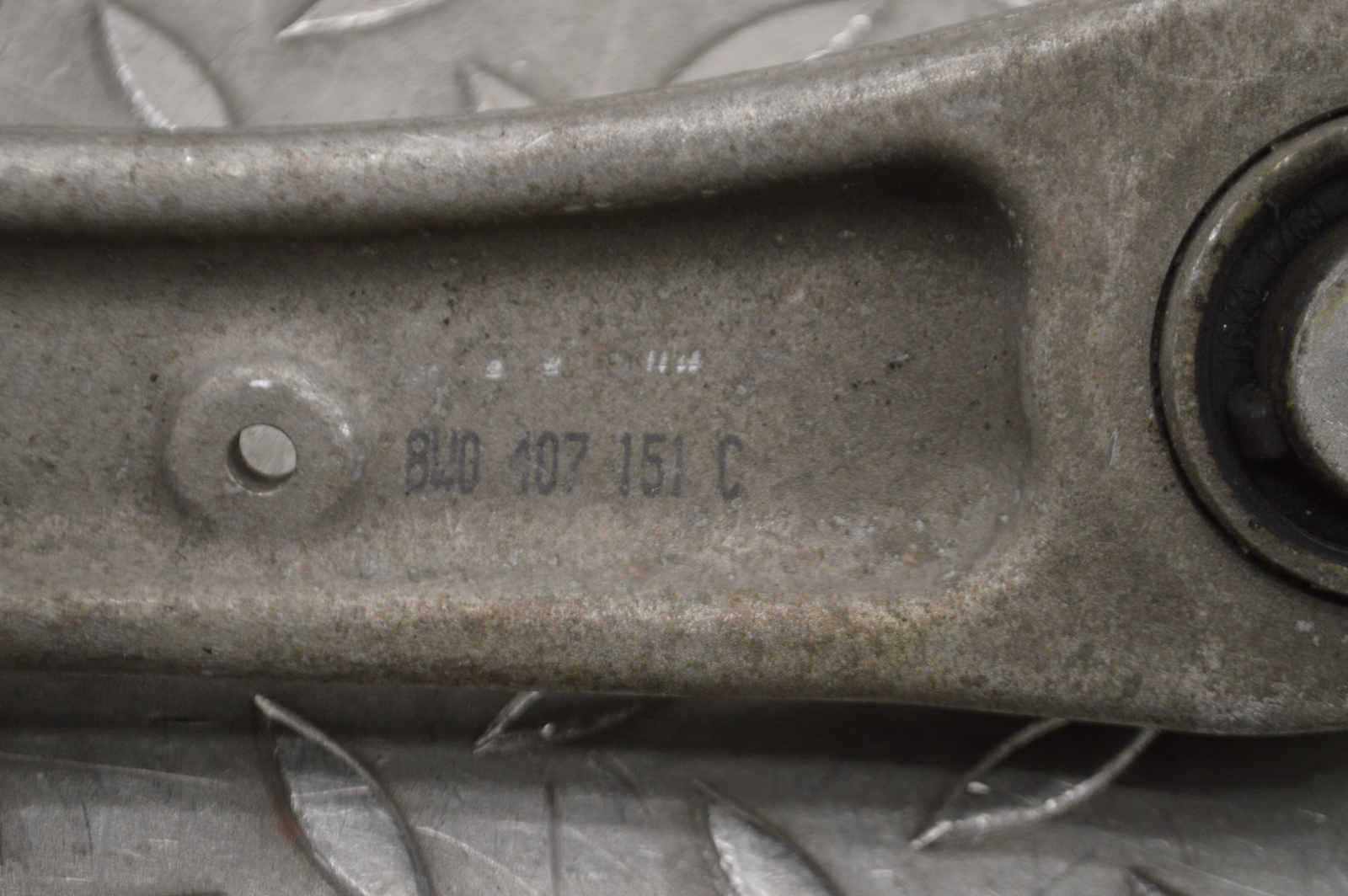 Lower Suspension 02 09オーディアa4 Quattroのためのフロントペア下部吊り下げコントロールアーム