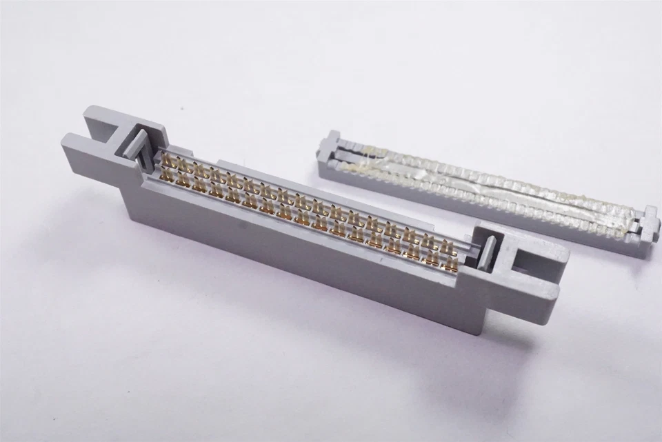 4634-6000 3M Wiremount Plug Flat Ribbon Cable Male Vert 50 Pos Flange Gold USED - Image 2 of 4