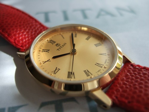 Women's Titan Classic Gold Plated SPORT 839YAB Watch! Gold Dial! RED Strap! - Picture 2 of 12