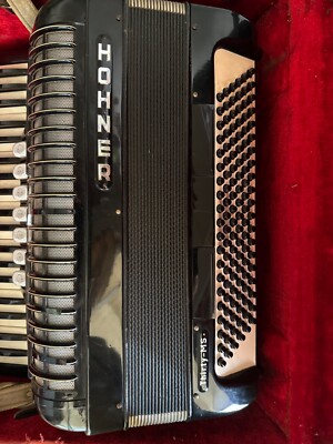 【中古】 Out of Your Hands Melodine Hohner accordion thirty ms brought it in 1970 it is vintage but