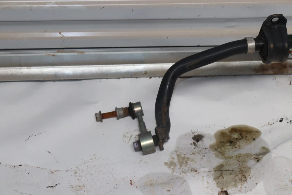 2019-2023 LEXUS ES300H REAR STABILIZER ANTI ROLL SWAY BAR W/ LINKS OEM - Image 3 of 4