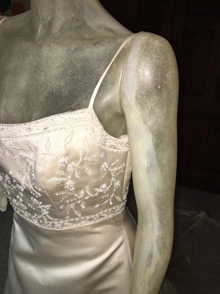 Vestido de novia Joli talla 10 dorado pálido champán con cuentas ver detalles Foto 4 de 4
