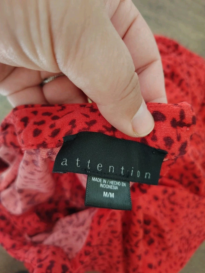 Attention Red Animal Print Eylet Neck Sleeveless Blouse Top Sz M Business Work  Foto 4 de 4