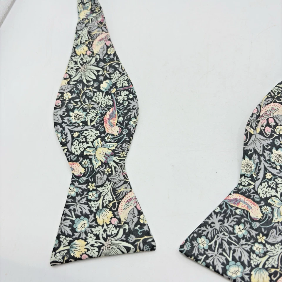 Pajarita Sailor Rose para hombre gris ladrón fresa 100 % algodón ajustable Foto 3 de 4