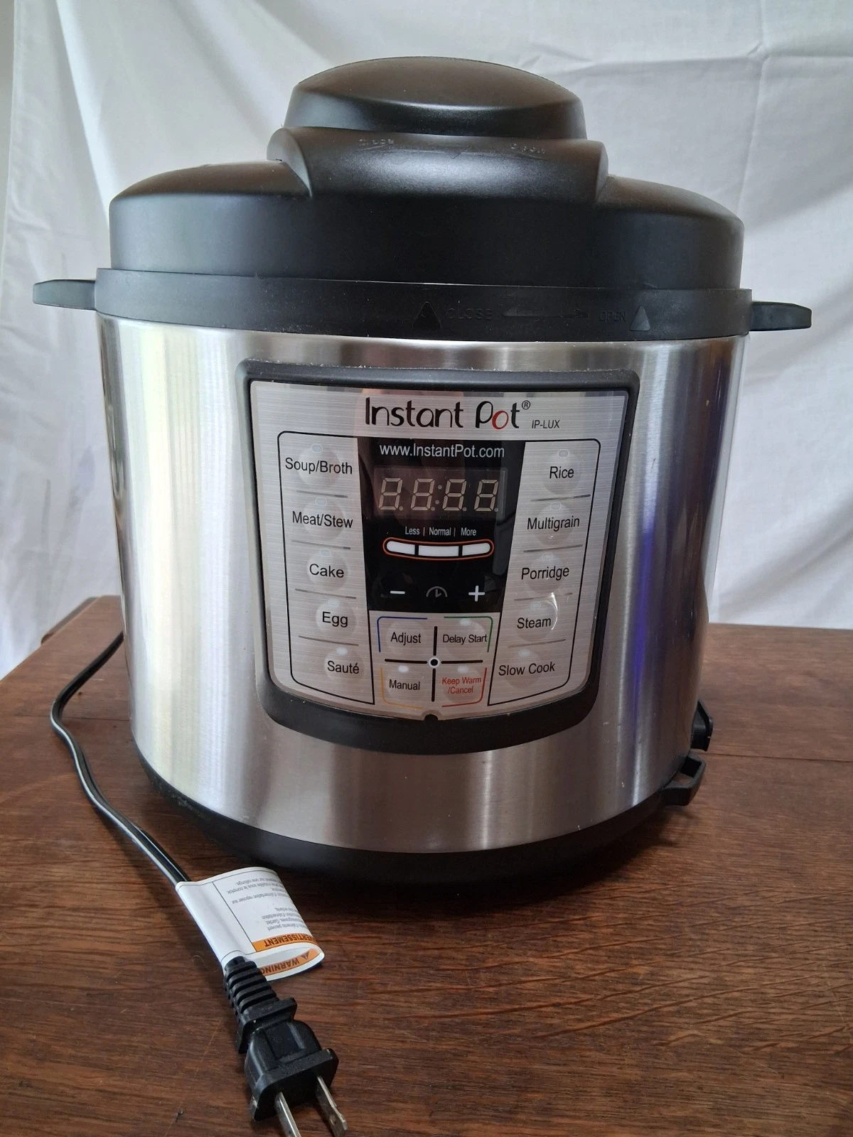 Instant Pot LUX60 V3 6 qt 6-in-1 Electric Pressure Cooker - Black/Silver
Opens in a new window or ta