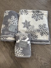 LOFT by LOFTEX Holiday Gray Snowflake Hand & ...