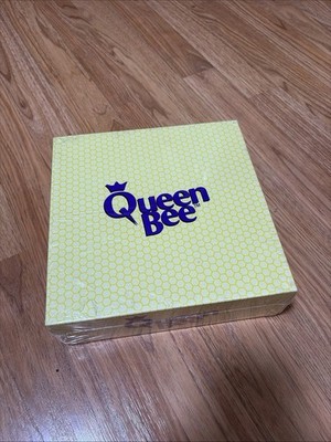 QUEEN BEE Board Game Rare word game 1990 hol pry company