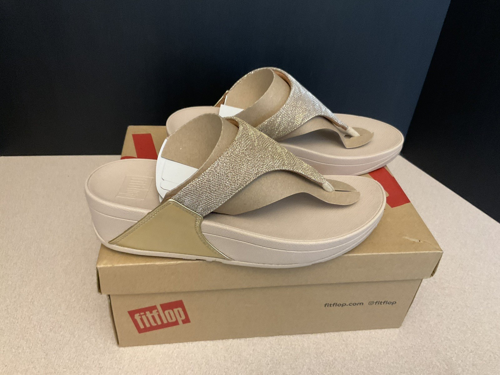 New! Womens Fitflop Lulu Glitz Toe-Post Sandals. Size 6.5. Awesome Sandals!