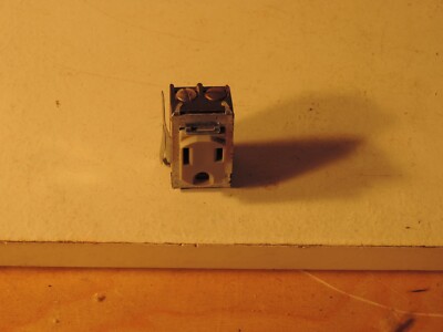 DESPARD RECEPTACLE WITH GROUND CONECTION  COLOR GRAY
