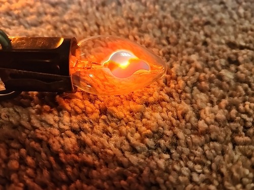Vintage Abco & United Ling-Temco 2-3 Watt Flicker Flame Bulbs Candelabra C7 Base - Picture 15 of 17