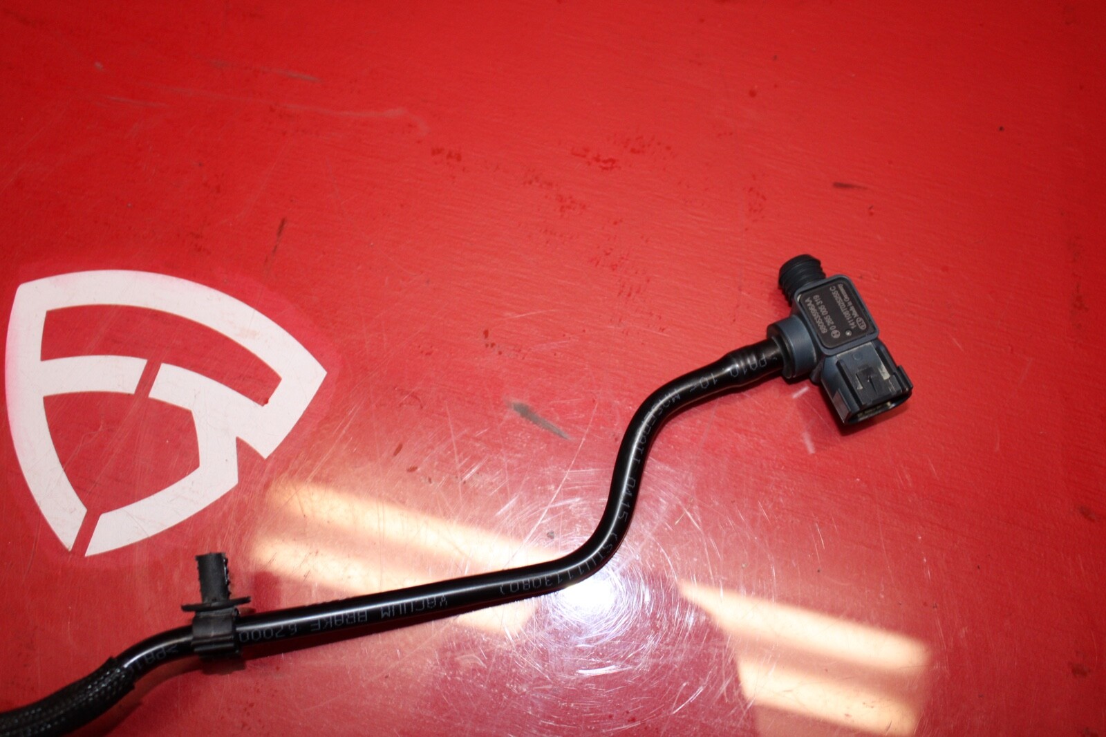 2014-2019 MASERATI GHIBLI M157 Q4 OEM BRAKE BOOSTER PRESSURE SENSOR CHECK VALVE