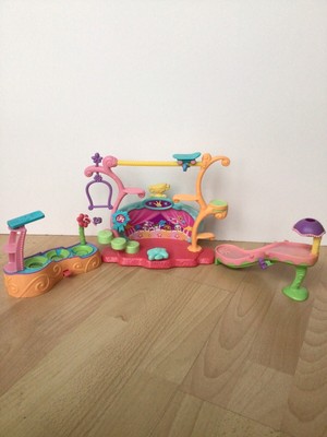 Littlest Pet Shop Tricks N Talents Leapin Lagoon Super Surprise Obstacle Course