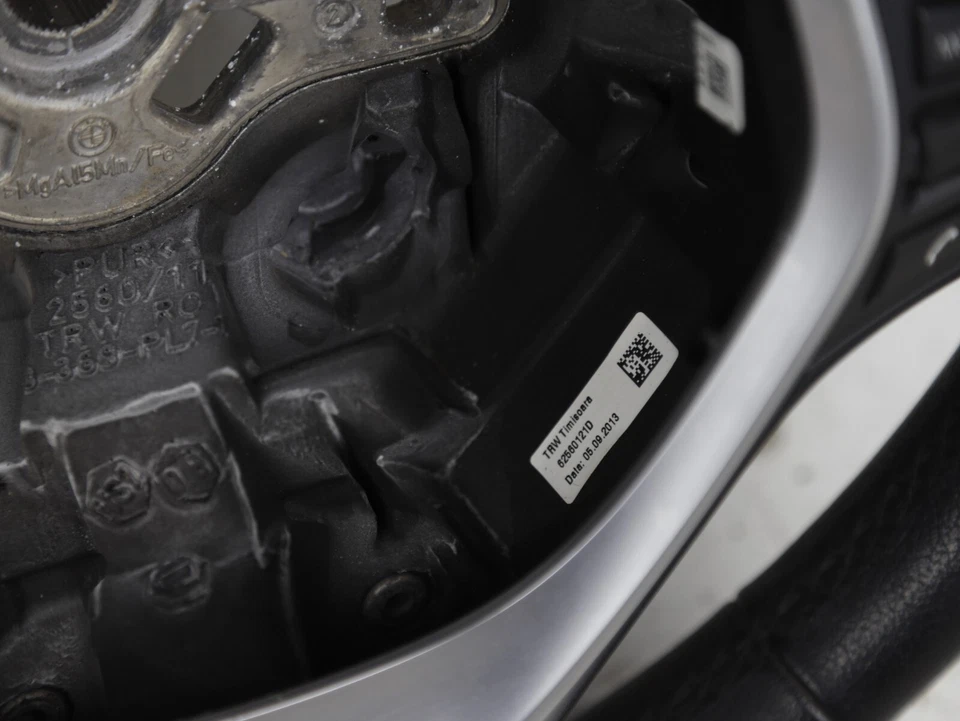 Volante preto 2012 - 2018 BMW 335i 330i 328i 320i F30 F31 sem aquecimento OEM - Imagem 2 de 4