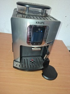 KRUPS Quattro Force Kaffeevollautomat EA 86