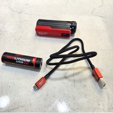 Milwaukee REDLITHIUM™️ USB CHARGER & PORTABLE POWER SOURCE KIT (48-59-2012)