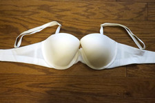34DD    VINTAGE VICTORIA'S SECRET Bra LINED STRAPLESS MULTIWAY WHITE STRAPS WIRE