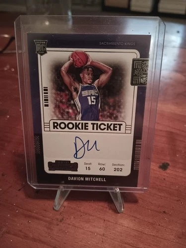 2021-22 Panini Contenders Photo Variation Davion Mitchell #109 Auto