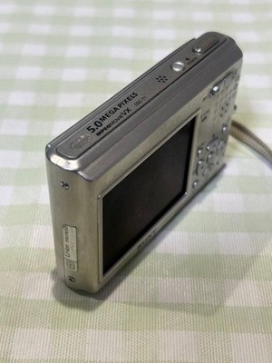 Sony Cyber-shot DSC-T1 5.0 Megapixel Digital Camera Silver LCD