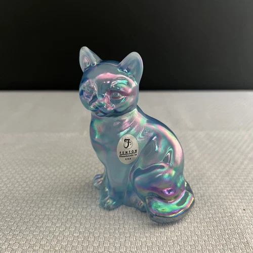 FENTON SITTING CAT - CELESTE BLUE CARNIVAL GLASS EXCELLENT CONDITION!