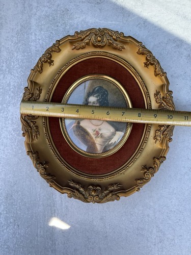 Vintage Cameo Creation Portrait Ornate Gilt Gold Velvet Oval Framed Wall Art - Picture 3 of 4