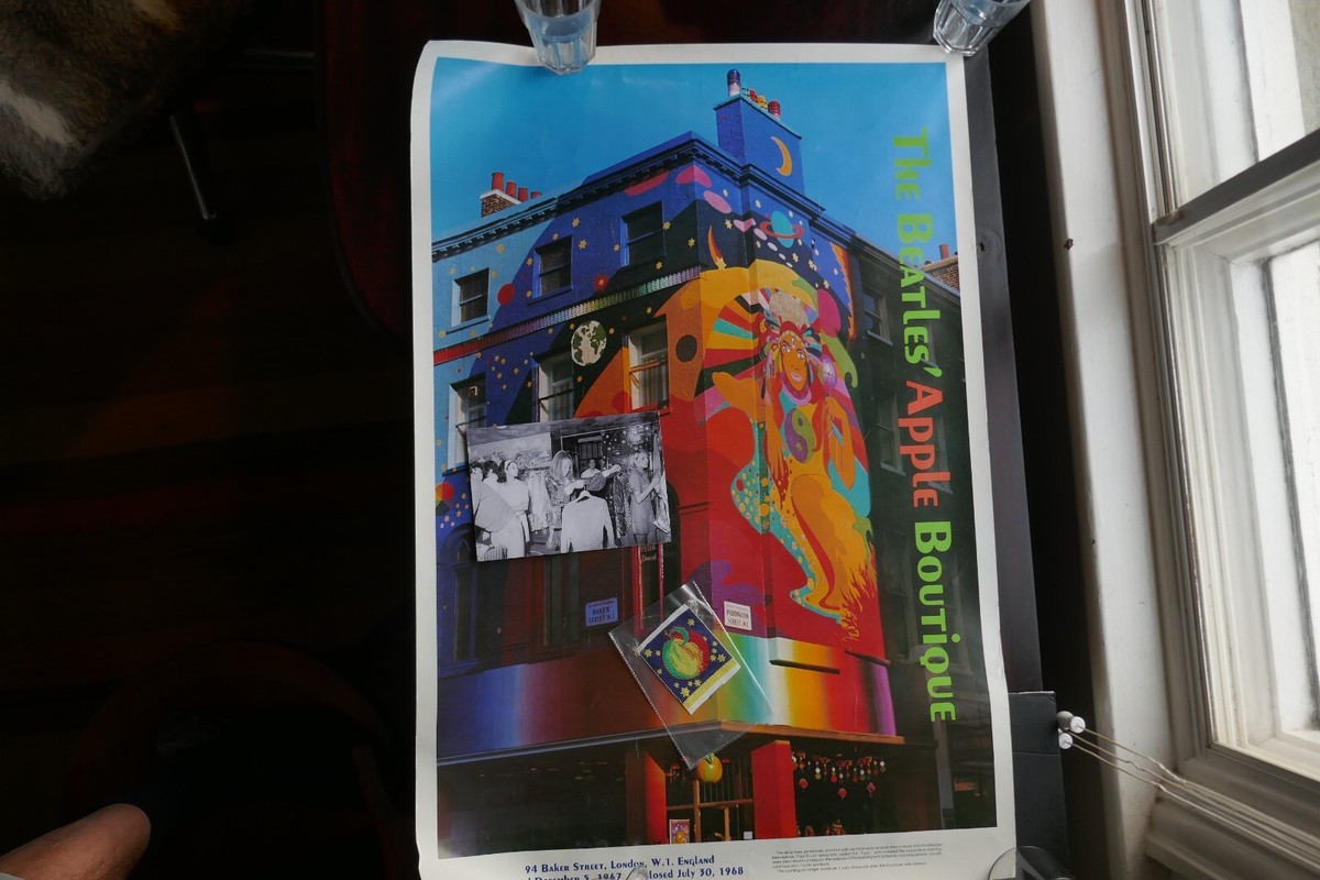 コレクション Beatles Apple Boutique Poster 1968 THE BEATLES ' APPLE BOUTIQUE POSTER - CLOTHES LABEL & PHOTOGRAPH