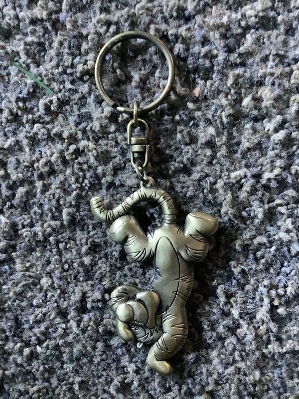 Vintage Disney Tigger Hanging On Keychain Key Ring-G