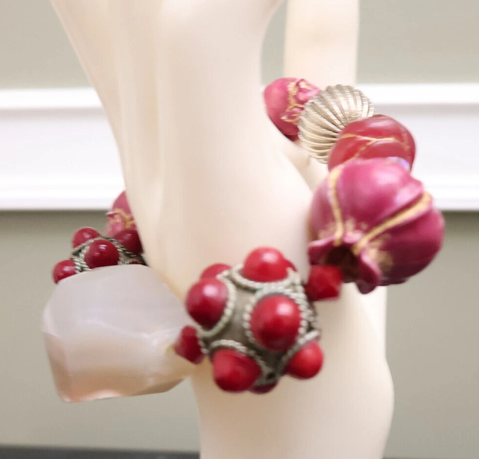 Pulsera Tarina Tarantino racimos de cabujón rojo con tulipanes rosas gran cuenta de piedra Foto 3 de 4