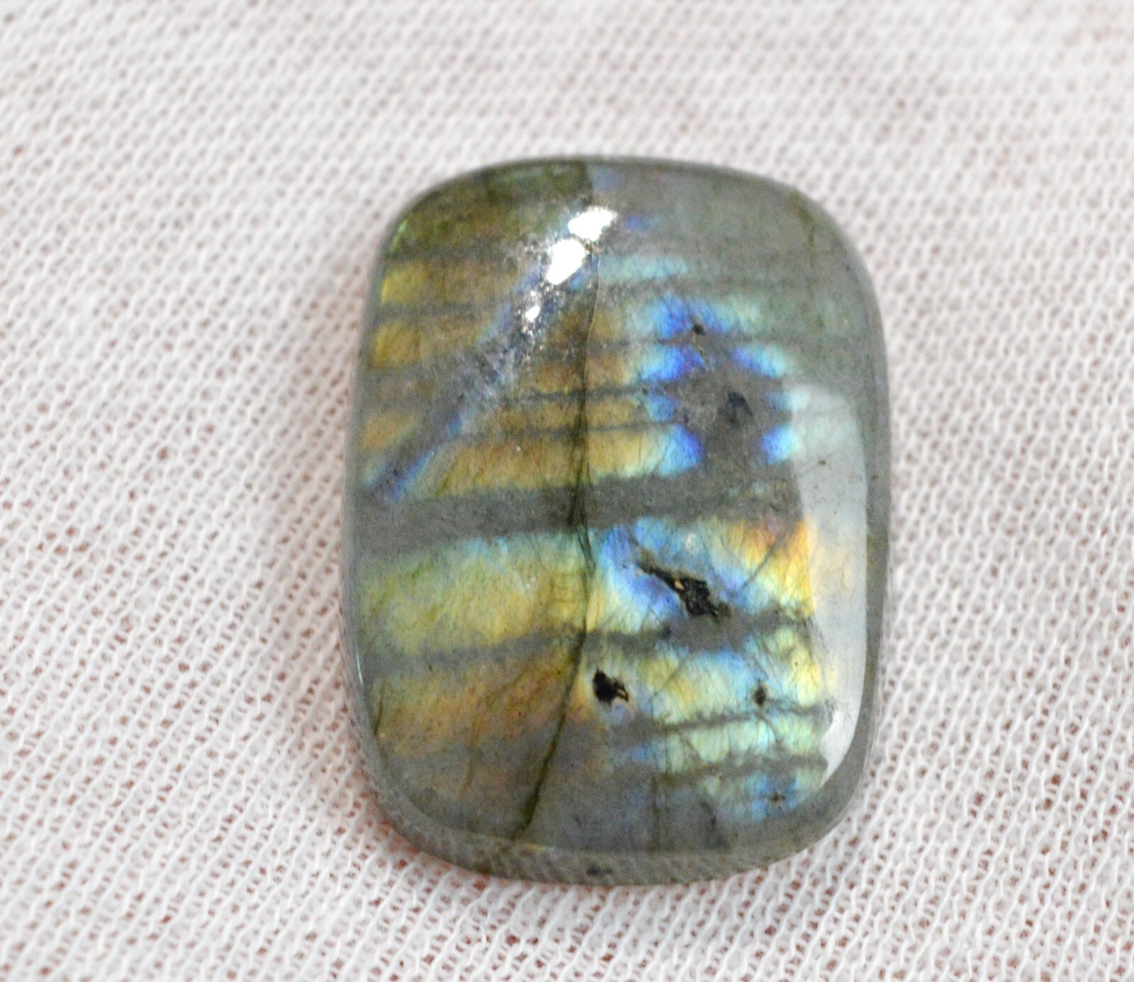 Labradorite ovale 44 carats cabochon minéral naturel Madagascar FJ57 pour sertissage bague