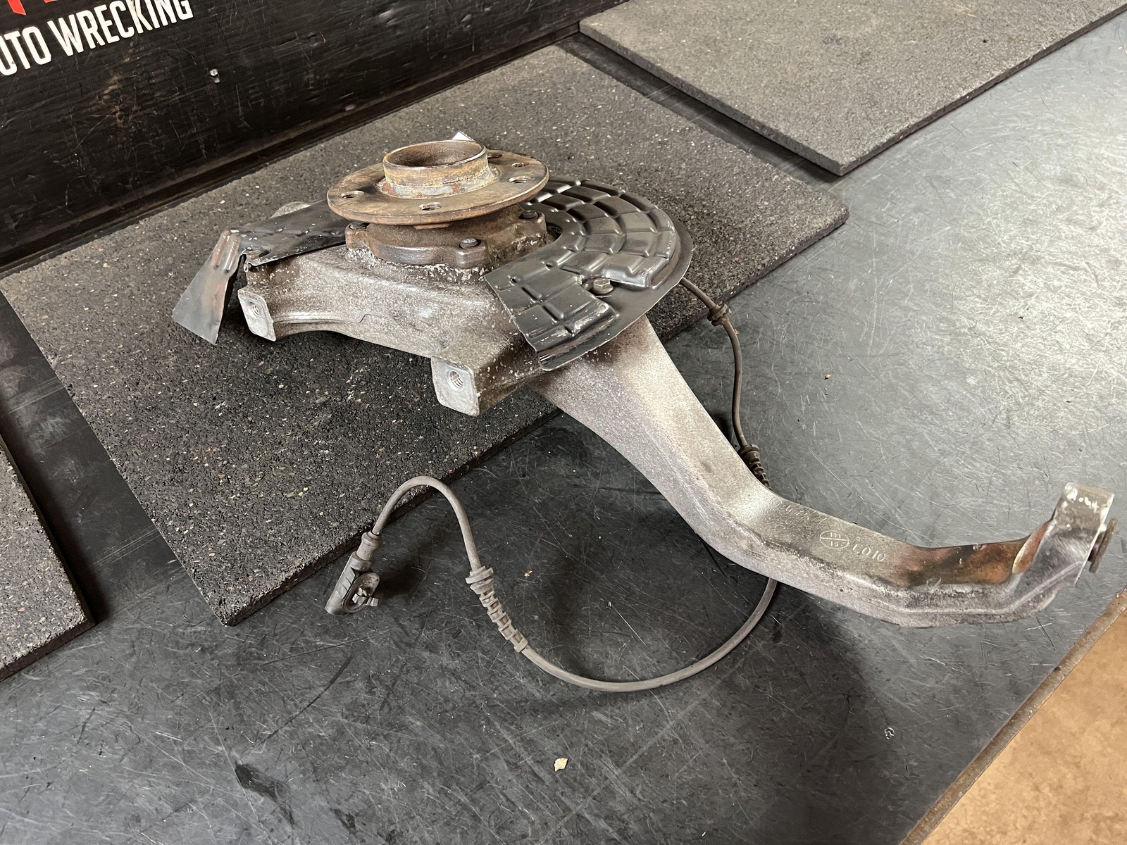 14-17 MASERATI GHIBLI FRONT PASSENGER RIGHT KNEE KNUCKLE ASSEMBLY AWD SQ4