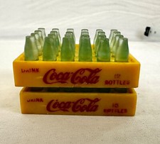 Par de Mini Miniatura Vintage Plástico Amarillo Coca-Cola 24 Botellas Estuche’s