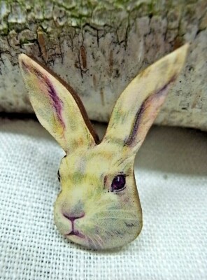 Anstecknadel weißer Hase in Geschenkbox
