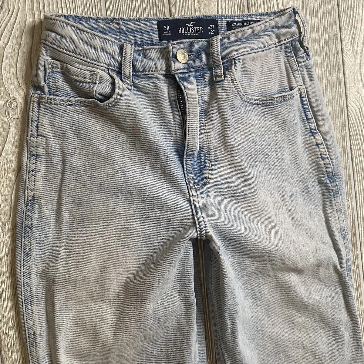 Hollister Ultra High Rise Mom Jeans Womens Jr 5 R 27x27 Light Wash Stretch