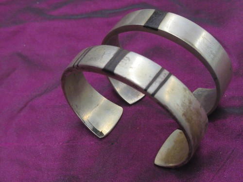 2 vintage / handmade heavy Sterling cuff bracelets Ethnic Tribal ebony wood - Picture 3 of 7
