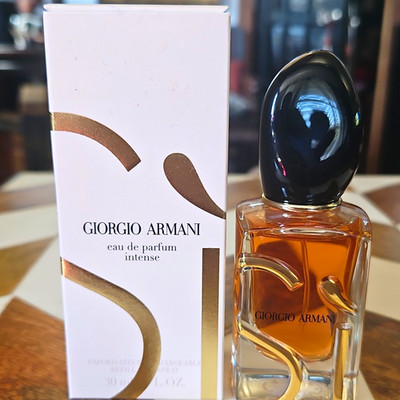 Giorgio Armani Si Eau de Parfum Intense Spray 1 fl oz Regular Size 38X72VD
