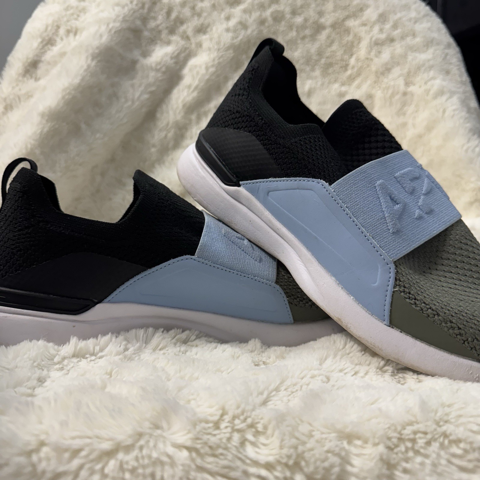 APL TechLoom Woman Bliss Sneakers Size 8