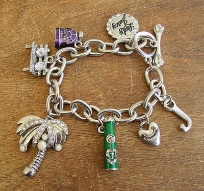 Vintage Lady Juicy Couture 7 Bettelarmband silberfarben hellbraun Flasche, aufgeblähtes Herz 7,5 Zoll