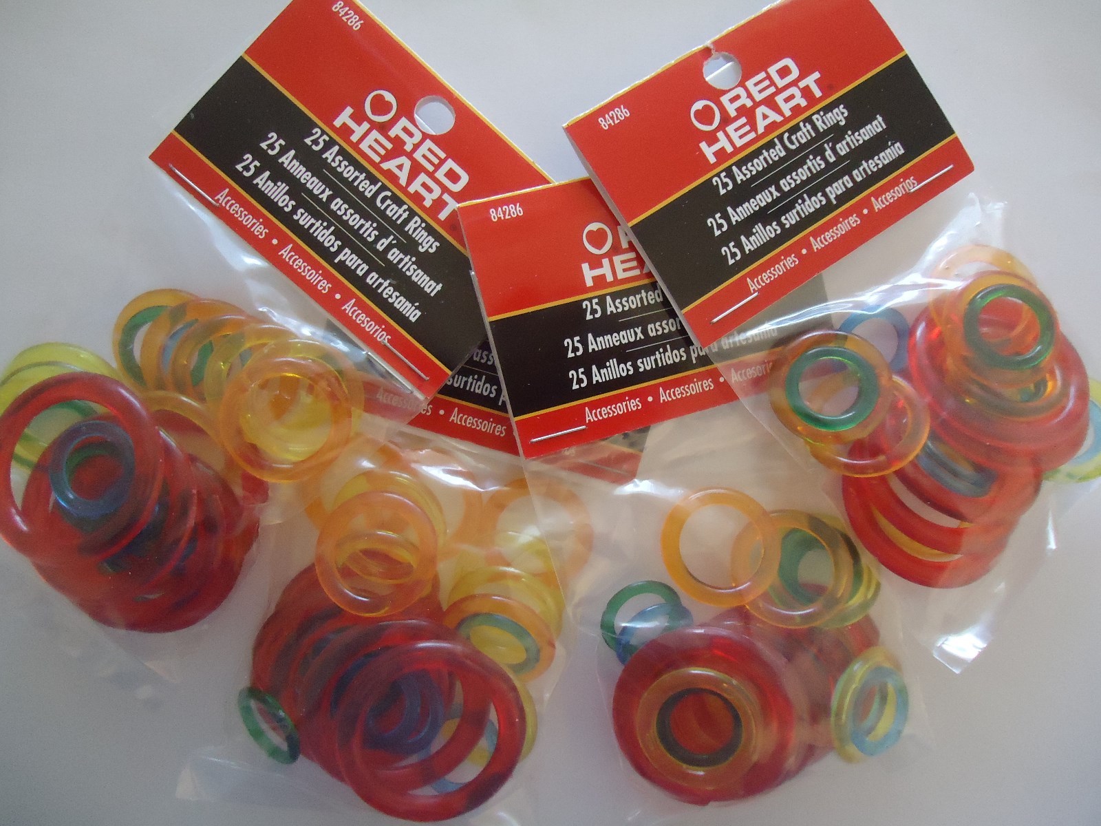 Plastic craft rings. 4 Packages, 25 rings each in assorted colors