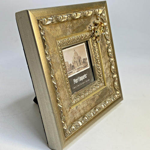 Mesa de pared Pier1 Imports oro ornamentado marco de fotos gelatina vientre estrás rana 6x6 - Imagen 5 de 8